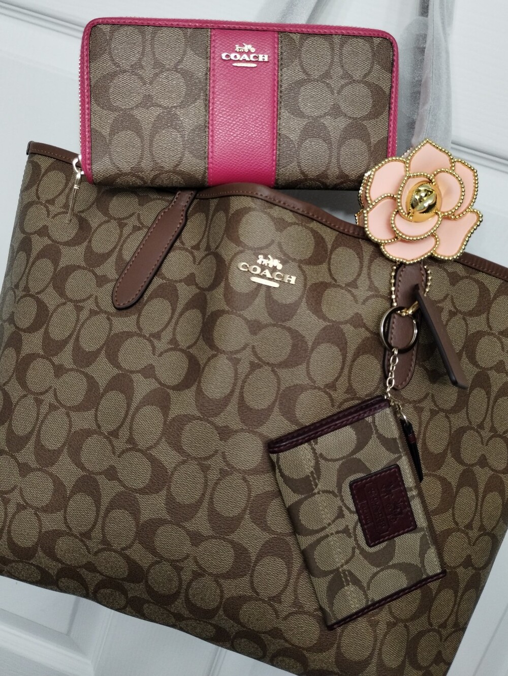 Coach Signature City Tote Bag With Coach Wallet & Coach Coin Pouch 3 Pieces - Picture 2 of 15
